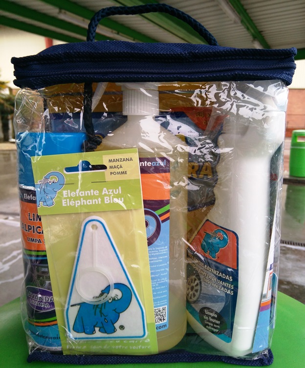 Limpiallantas, Desengrasante, Limpiasalpicadero, Bayeta Ecológica, Ambientador y la Tarjeta Ahorro del Elefante Azul de Avilés.